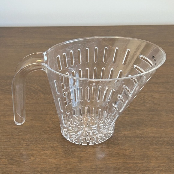 Pampered Chef Kitchen Pampered Chef Easy Read Measuring Colander